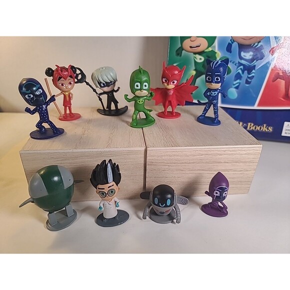 COMPLETE PJ Masks My Busy Book Figurines, And Playmat - Picture 2 of 6